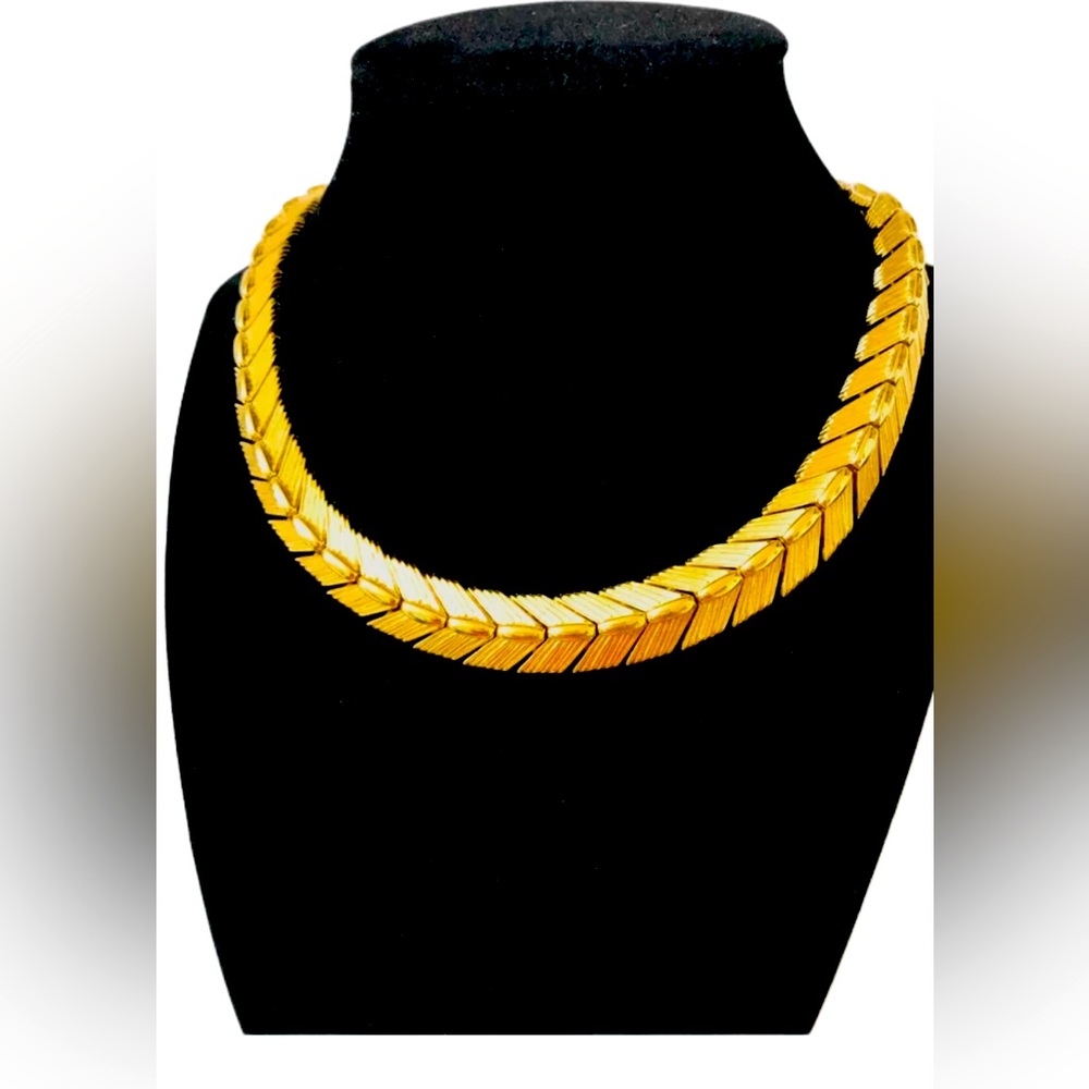 Vintage Monet gold tone collar necklace